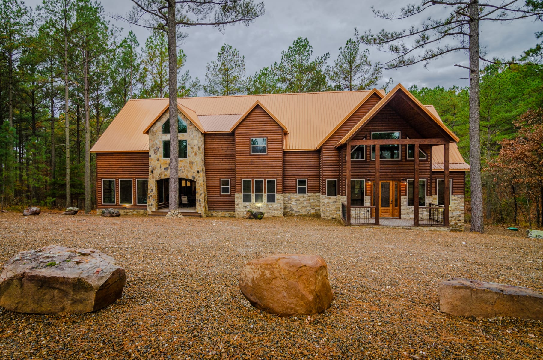 Broken Bow Vacation Cabins Over The Edge 3 Bedroom Accommodates Up To 6 Guests Hot Tub Pet Friendly Wifi Covered Parking