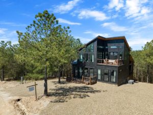 A Hochatown cabin to stay at when visiting Oklahoma in the winter.